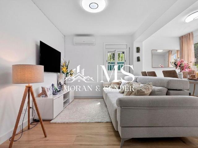 Chalet en venta en calle Del Penedès, Lliçà d´Amunt, de 66 m² 3 habitaciones por 375.000