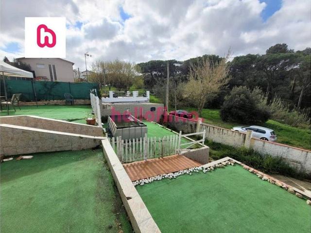 Chalet en venta en calle Del Penedès, Lliçà d´Amunt, de 90 m² 3 habitaciones por 360.000