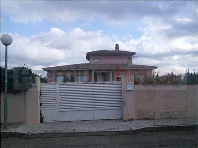 Chalet en venta en calle Del Pont de Goi, Alcover, de 180 m² 4 habitaciones por 167.800