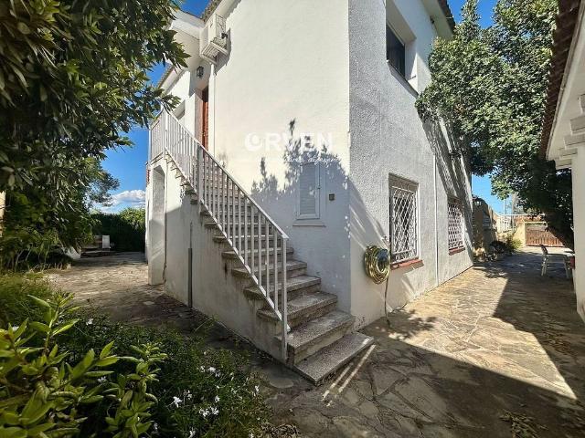 Chalet en venta en calle Del Pont, Torredembarra, de 128 m² 7 habitaciones por 349.000