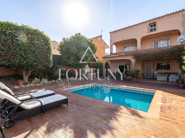 Chalet en venta en calle Del Romaní, Catllar, el, de 280 m² 5 habitaciones por 479.900