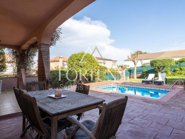 Chalet en venta en calle Del Romaní, Catllar, el, de 280 m² 5 habitaciones por 489.900
