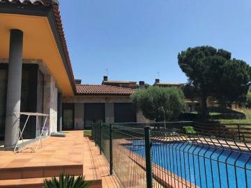 Chalet en venta en calle Del Roure, Sant Martí de Centelles, de 364 m² 5 habitaciones por 710.000