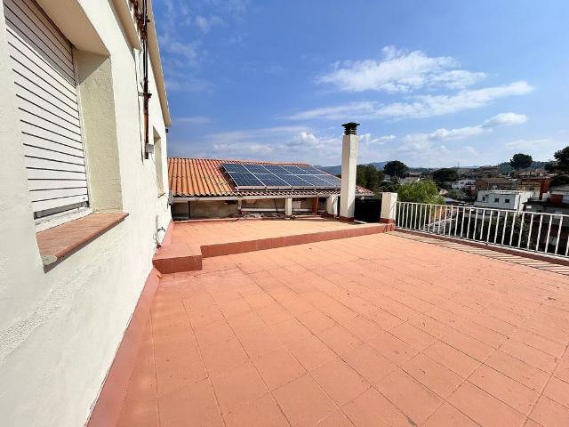 Chalet en venta en calle Del Segre, Vacarisses, de 302 m² 5 habitaciones por 384.000