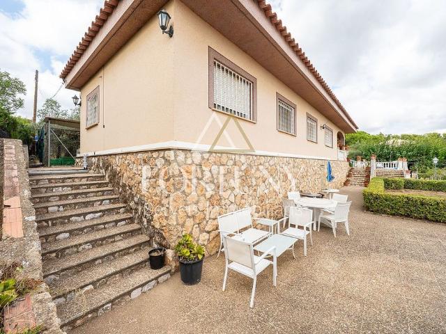Chalet en venta en calle Del Tia, Castellvell del Camp, de 340 m² 5 habitaciones por 586.000