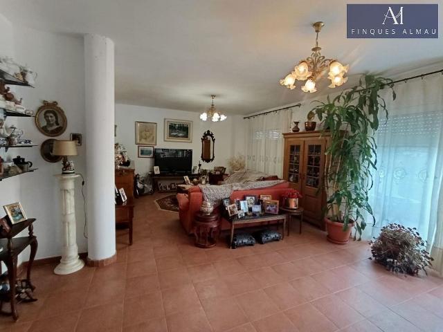 Chalet en venta en calle Del Trencapinyes, Olivella, de 190 m² 4 habitaciones por 425.000