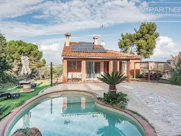 Chalet en venta en avenida De Catalunya, Vilanova del Vallès, de 110 m² 3 habitaciones por 470.000