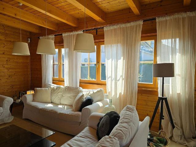 Chalet en venta en calle Del Vallès, Canovelles, de 150 m² 3 habitaciones por 499.000