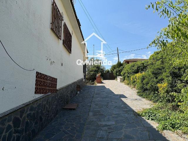 Chalet en venta en calle Del Xaloc, Lliçà d´Amunt, de 133 m² 3 habitaciones por 329.000