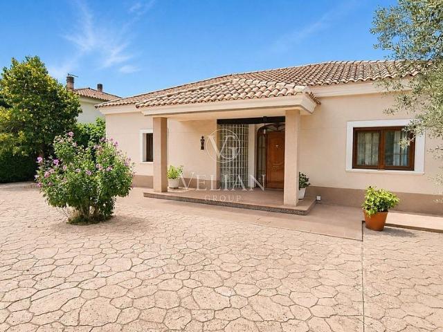 Chalet en venta en calle Del Xarxet, Vilanova del Vallès, de 223 m² 5 habitaciones por 675.000