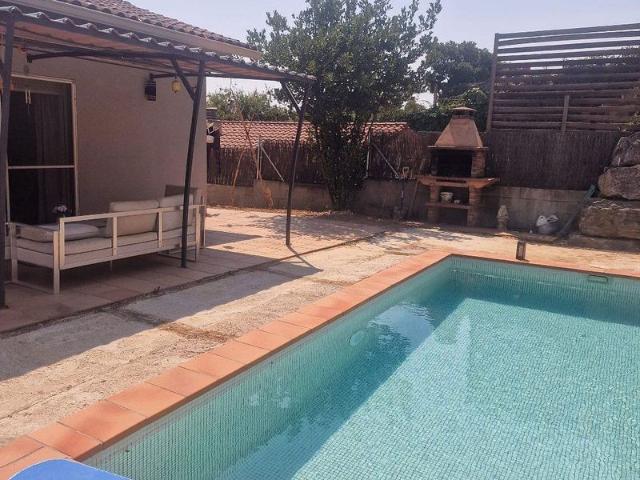 Chalet en venta en calle Del Xiprer, Bigues i Riells, de 130 m² 3 habitaciones por 350.000