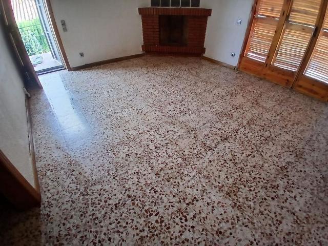 Chalet en venta en calle Del Xiprer, Bigues i Riells, de 158 m² 3 habitaciones por 299.000