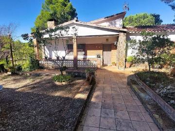 Chalet en venta en calle Dels Avets, Sant Llorenç Savall, de 80 m² 4 habitaciones por 350.000