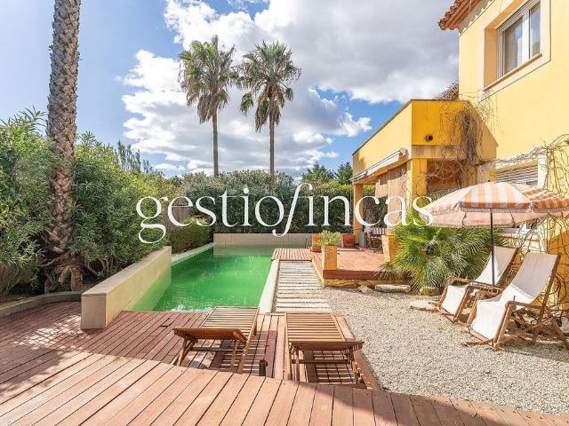 Chalet en venta en calle Dels Cedres, Reus, de 350 m² 5 habitaciones por 740.000