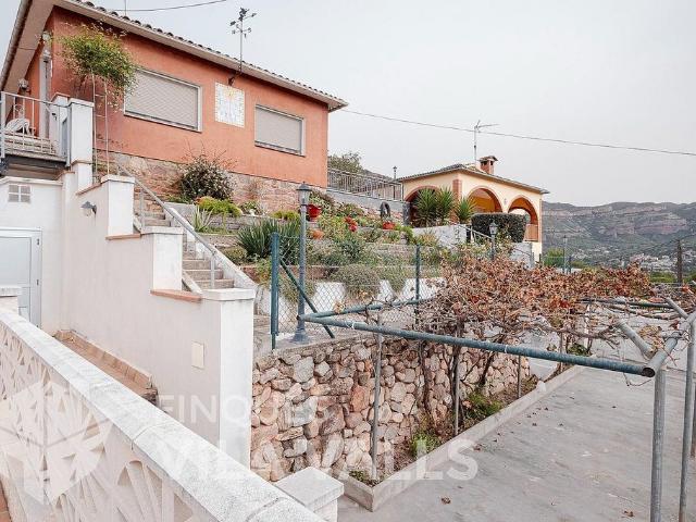 Chalet en venta en calle Dels Ocells, Sant Feliu de Codines, de 103 m² 4 habitaciones por 295.000