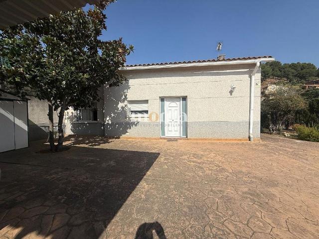 Chalet en venta en calle Dels Pins, Montornès del Vallès, de 93 m² 4 habitaciones por 415.000