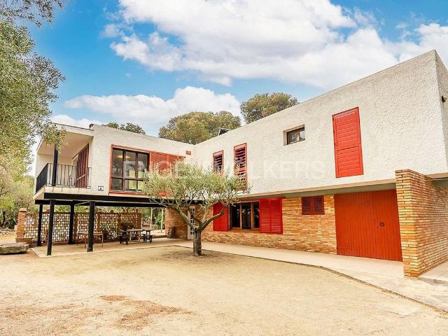 Chalet en venta en calle Dels Pins, Torredembarra, de 357 m² 7 habitaciones por 798.000