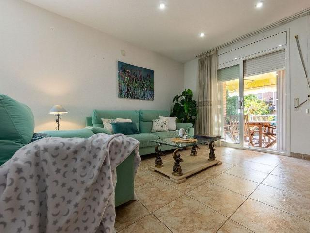 Chalet en venta en calle D'isaac Albéniz, Tarragona, de 119 m² 4 habitaciones por 592.000