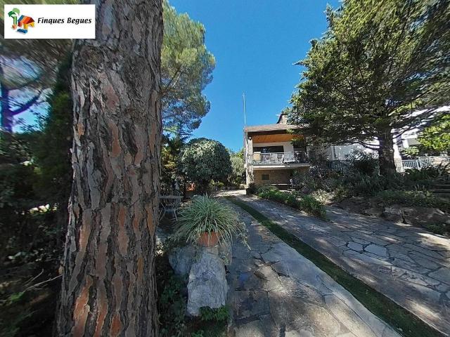Chalet en venta en calle Duero, Begues, de 220 m² 4 habitaciones por 589.000
