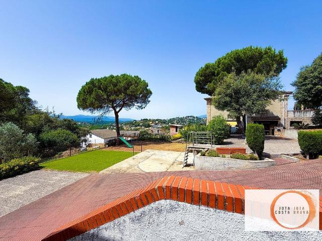 Chalet en venta en calle Empordà, Maçanet de la Selva, de 131 m² 4 habitaciones por 315.000