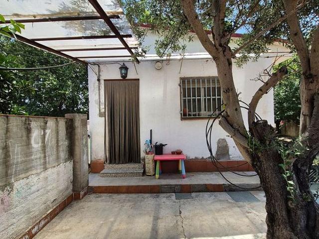 Chalet en venta en calle Enric Morera, Rubí, de 37 m² 1 habitación por 240.000