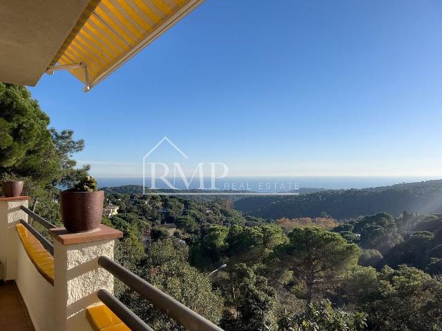 Chalet en venta en calle Els Castanyers, Arenys de Munt, de 440 m² 4 habitaciones por 690.000