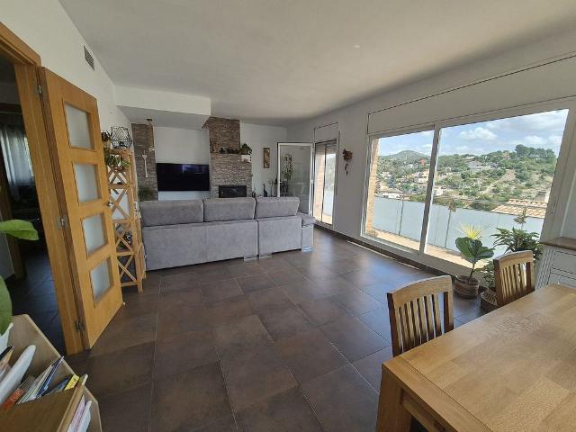 Chalet en venta en calle Esparraguera, Cubelles, de 268 m² 4 habitaciones por 399.900