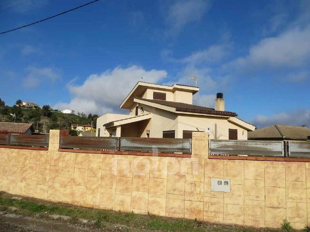 Chalet en venta en calle Font de la Mata, Castellbell i el Vilar, de 130 m² 4 habitaciones por 202.500