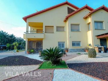 Chalet en venta en calle Font del Tord, Bigues i Riells, de 340 m² 6 habitaciones por 498.000
