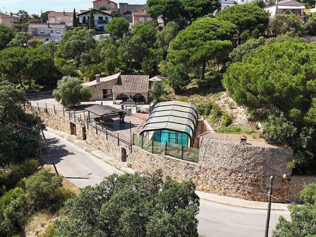 Chalet en venta en calle Farigola, Vidreres, de 400 m² 4 habitaciones por 550.000