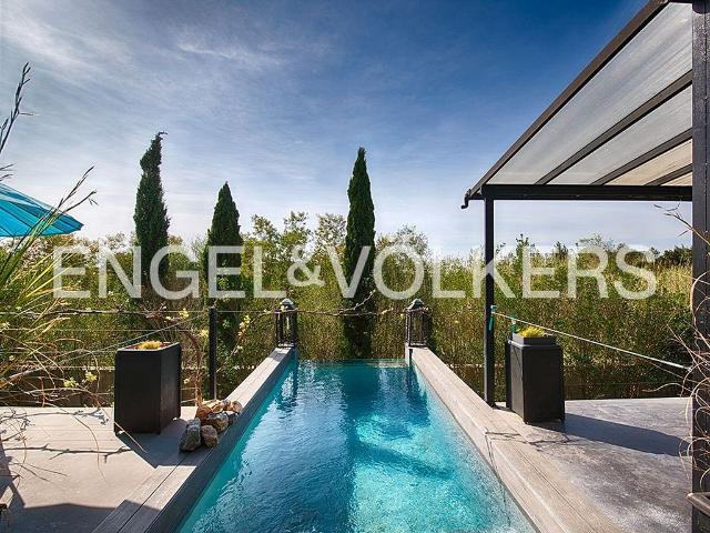 Chalet en venta en calle Figueras, Mollet de Peralada, de 228 m² 2 habitaciones por 660.000