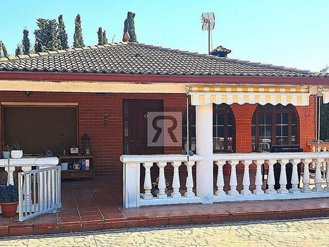 Chalet en venta en calle Flors de Les, Alcover, de 140 m² 4 habitaciones por 340.000