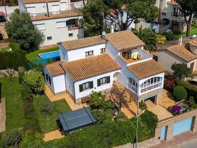 Chalet en venta en calle Fragata, Calonge, de 140 m² 5 habitaciones por 680.000