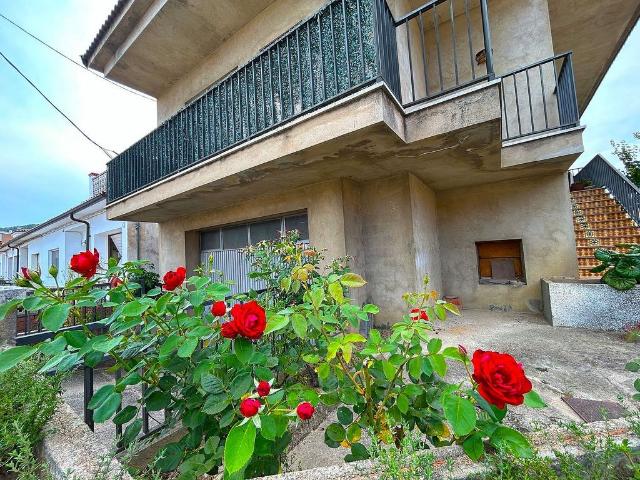Chalet en venta en calle Francesc Moragas, Santa Coloma de Farners, de 250 m² 4 habitaciones por 280.000