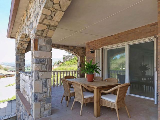 Chalet en venta en calle Francesc Macià, Masquefa, de 226 m² 5 habitaciones por 445.000