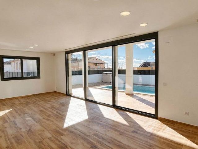 Chalet en venta en calle Francesc Pujol, Vendrell, El, de 222 m² 4 habitaciones por 630.000