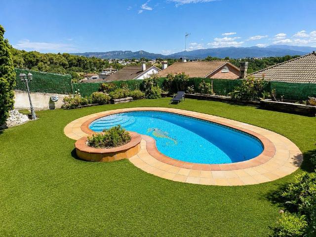 Chalet en venta en calle Frederic Mompou, Lliçà d´Amunt, de 167 m² 5 habitaciones por 460.000
