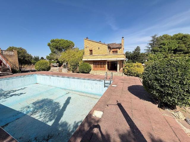 Chalet en venta en calle Hostal del Lluch, Alpicat, de 316 m² 5 habitaciones por 390.000