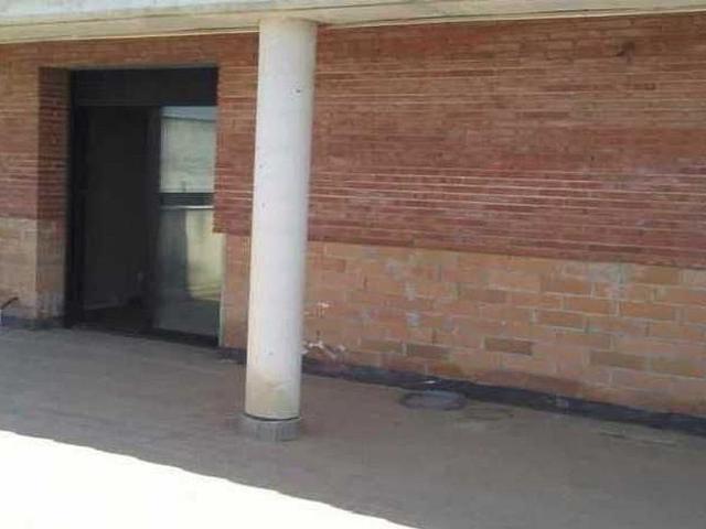 Chalet en venta en calle Hemingway, Rubí, de 359 m² 4 habitaciones por 349.000