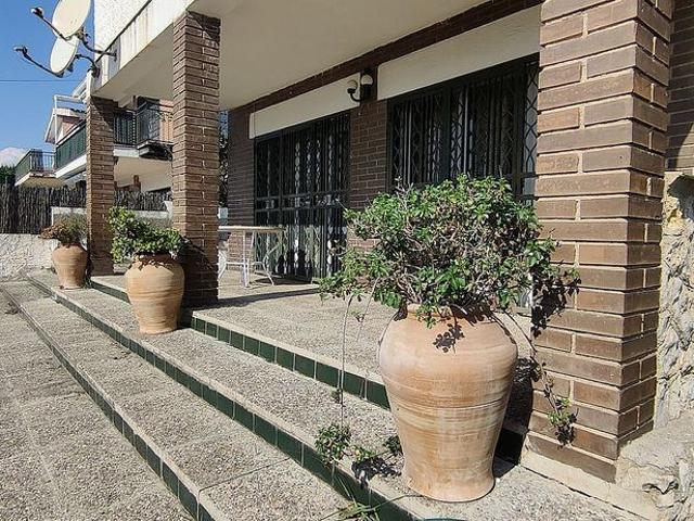 Chalet en venta en calle Ibers, Calafell, de 266 m² 4 habitaciones por 469.000
