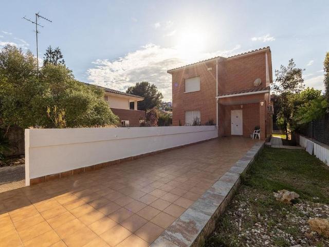 Chalet en venta en calle Isaac Albeniz, Tarragona, de 119 m² 4 habitaciones por 569.000