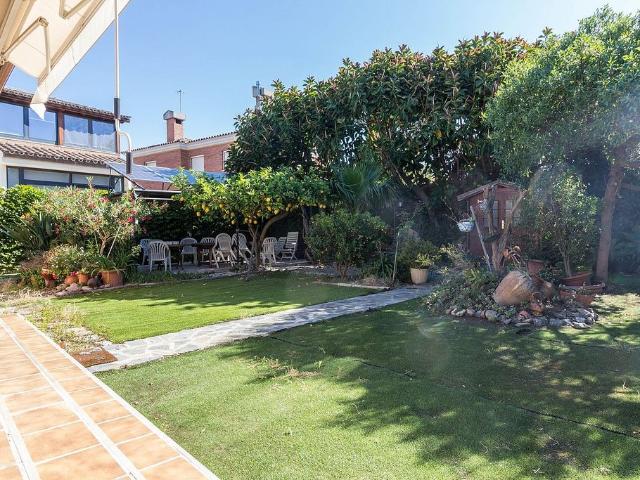 Chalet en venta en calle Joan Bardina, Cambrils, de 213 m² 4 habitaciones por 799.000