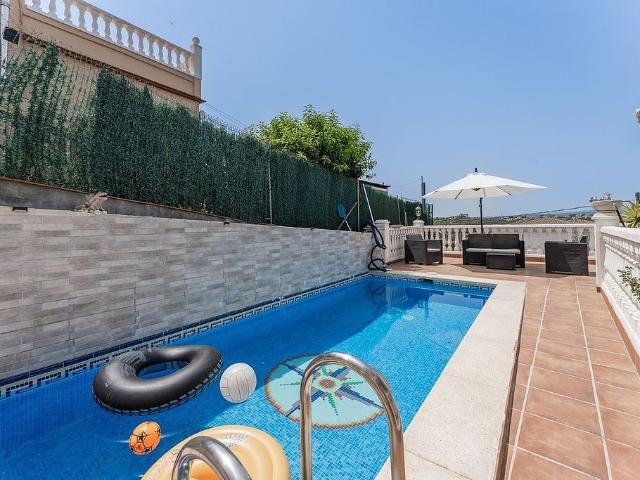 Chalet en venta en calle Joan Maragall, Lliçà d´Amunt, de 120 m² 4 habitaciones por 394.000