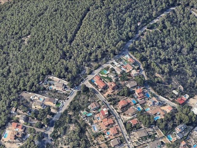 Chalet en venta en calle Josep Iturbi, Calafell, de 280 m² 5 habitaciones por 285.000