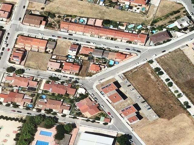 Chalet en venta en calle Josep M Biarnés, Banyeres del Penedès, de 162 m² 3 habitaciones por 185.000