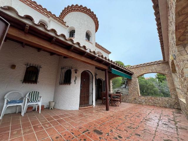Chalet en venta en calle Josep Maria de Sagarra, Llançà, de 245 m² 7 habitaciones por 750.000