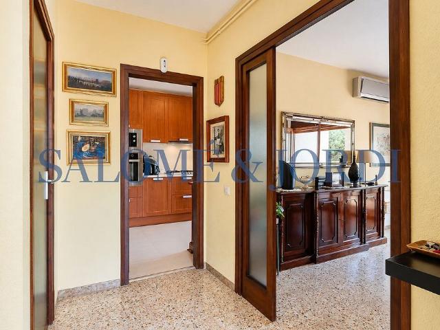 Chalet en venta en calle Jaume Balmes, Cabrils, de 304 m² 4 habitaciones por 700.000