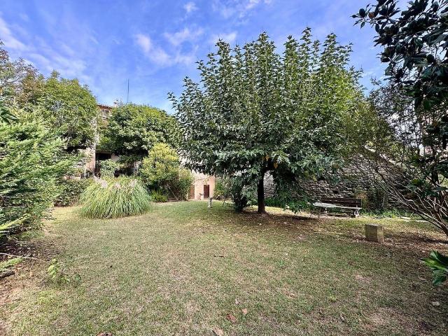 Chalet en venta en calle Jaume Balmes, Torelló, de 880 m² 18 habitaciones por 595.000