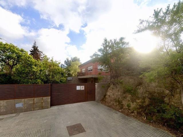 Chalet en venta en calle Jaume Guix, Sant Sadurní d´Anoia, de 431 m² 3 habitaciones por 550.000