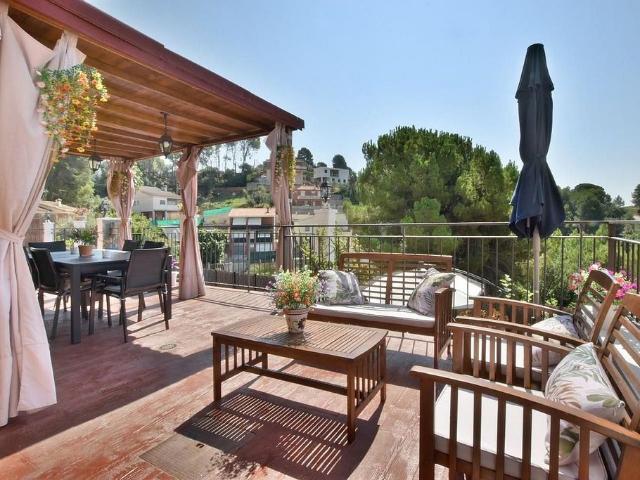 Chalet en venta en calle Jacint Verdaguer, Ullastrell, de 368 m² 8 habitaciones por 795.000